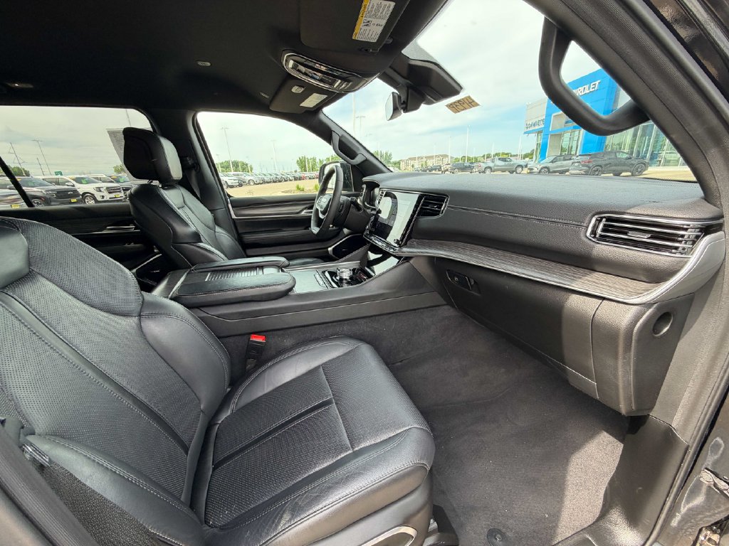 Used 2024 Jeep Wagoneer Series II w/ Flexible Seating Group AWD/4WD image 25