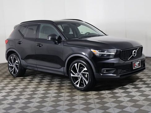 Used 2021 Volvo XC40 T5 R-Design w/ Protection Package Premier AWD/4WD image 2