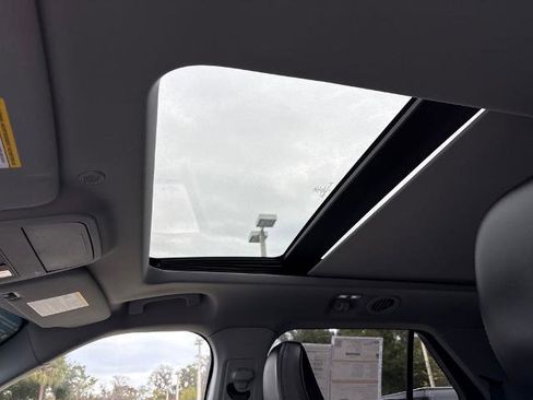 Certified 2022 Ford Explorer XLT w/ Equipment Group 202A image 9