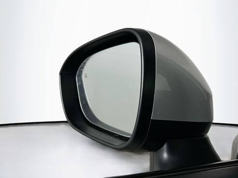 Used 2025 Nissan Rogue SV image 16