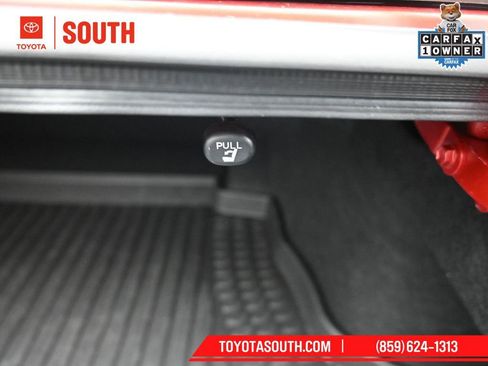 Used 2025 Toyota Camry SE image 31