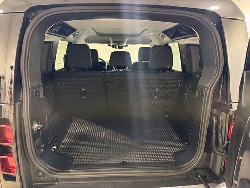 Used 2025 Land Rover Defender 110 S image 29