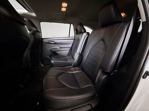 Certified 2022 Toyota Highlander XLE image 22