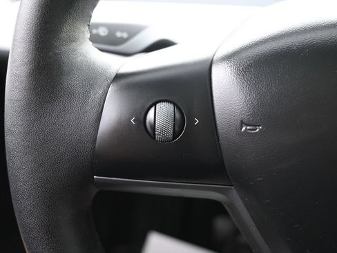 Used 2024 Tesla Model Y 2WD image 26
