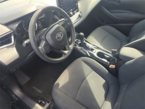 Used 2022 Toyota Corolla LE image 13