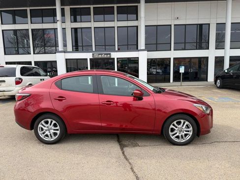 Used 2017 Toyota Yaris iA image 3