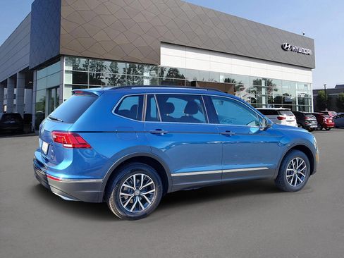 Used 2020 Volkswagen Tiguan SE FWD image 2