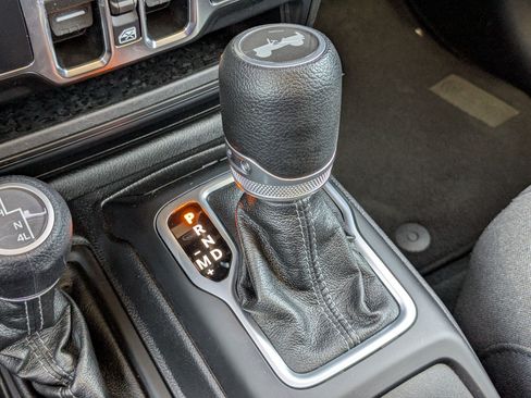 Used 2024 Jeep Wrangler Unlimited Sport AWD/4WD image 28