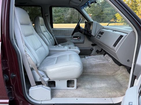 Used 1994 Chevrolet Suburban 4WD image 49