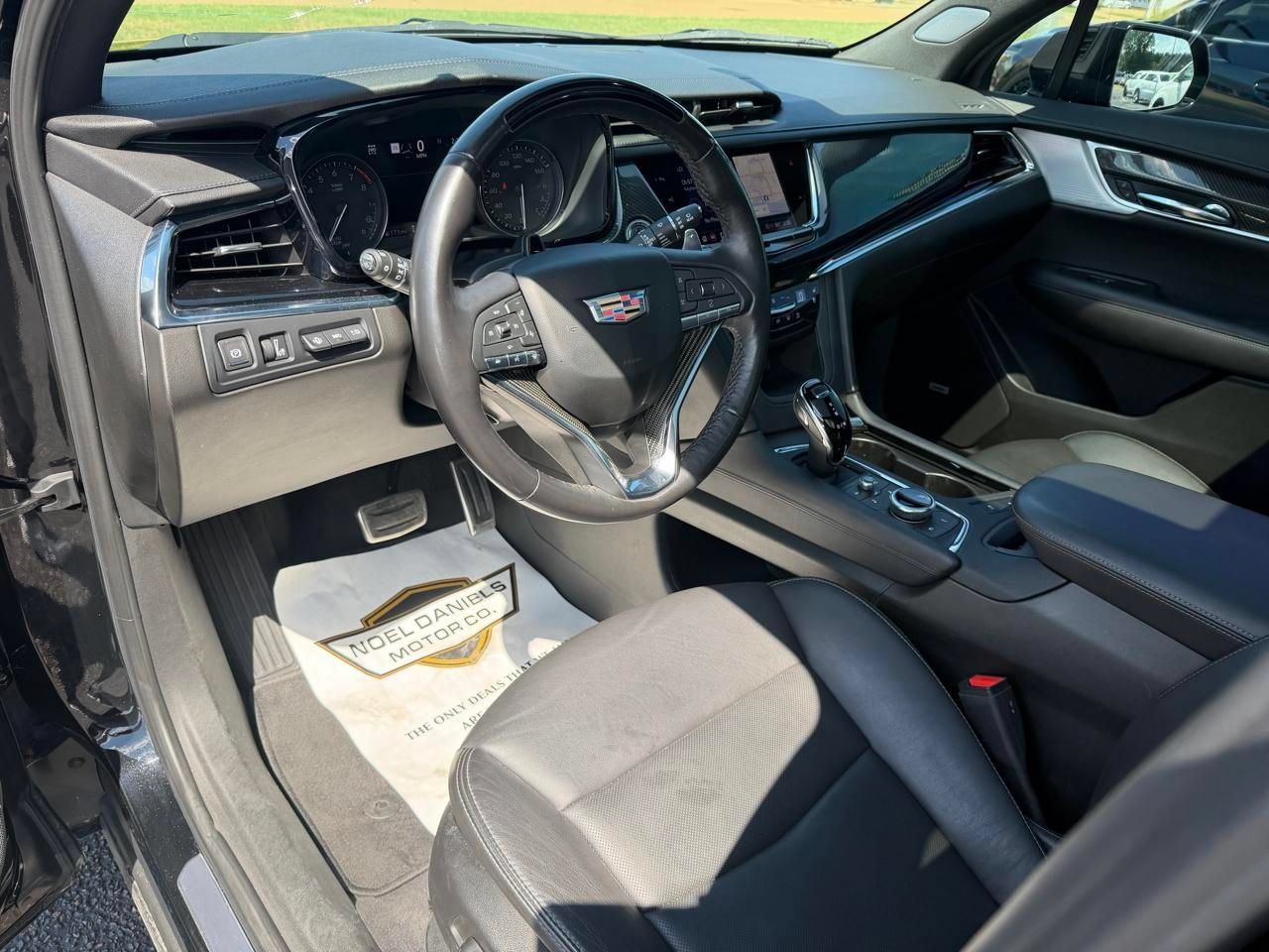 Used 2023 Cadillac XT6 Sport w/ LPO, ONYX Package AWD/4WD image 8