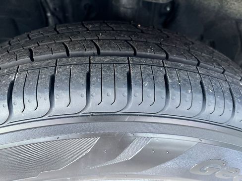 Certified 2024 Toyota Highlander XLE image 37