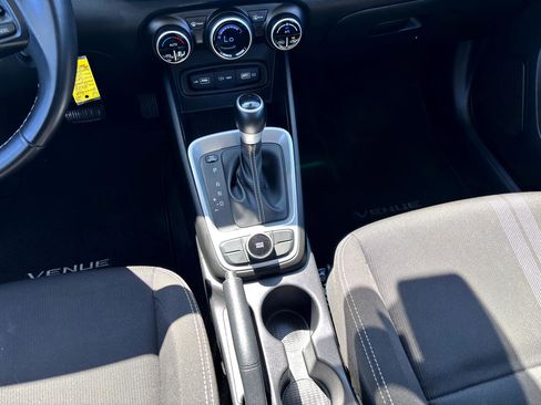 Used 2022 Hyundai Venue SEL w/ Cargo Package image 17