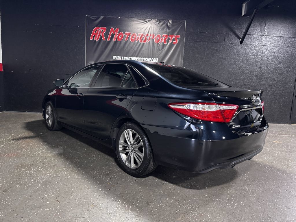 Used 2017 Toyota Camry SE w/ Moonroof Package FWD image 4