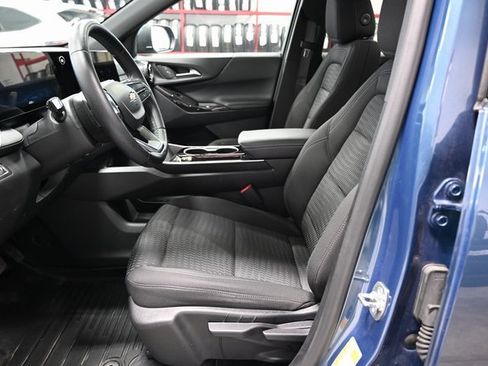 Used 2025 Chevrolet Equinox LT w/ Safety and Technology Package image 10