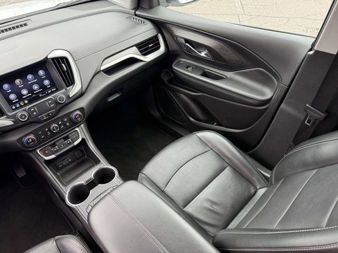 Used 2024 GMC Terrain SLT image 29