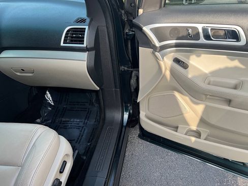 Used 2015 Ford Explorer XLT w/ Equipment Group 202A FWD image 31