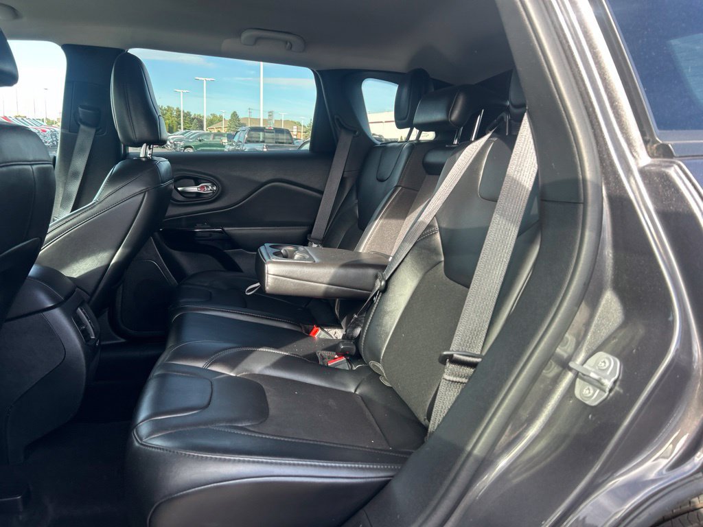 Certified 2021 Jeep Cherokee Latitude Plus AWD/4WD image 7