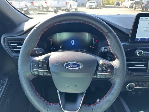Used 2025 Ford Escape ST-Line image 18