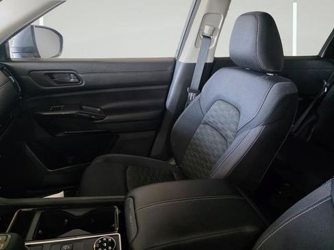 Used 2025 Nissan Pathfinder SV image 22