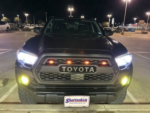 Used 2019 Toyota Tacoma SR5 image 2