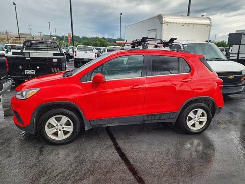 Used 2018 Chevrolet Trax LT AWD/4WD image 2