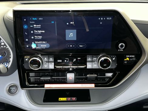 New 2026 Toyota Highlander XLE image 29