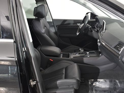 Used 2020 Audi Q5 e Prestige w/ Prestige Package image 25
