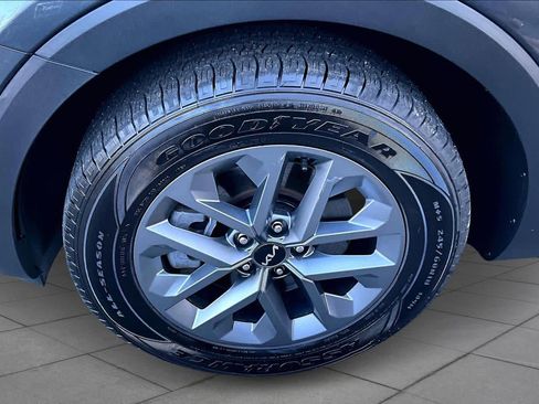 Used 2023 Kia Telluride LX image 10