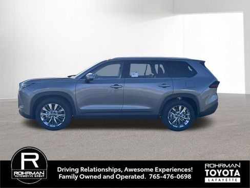 New 2026 Toyota Grand Highlander Platinum image 3