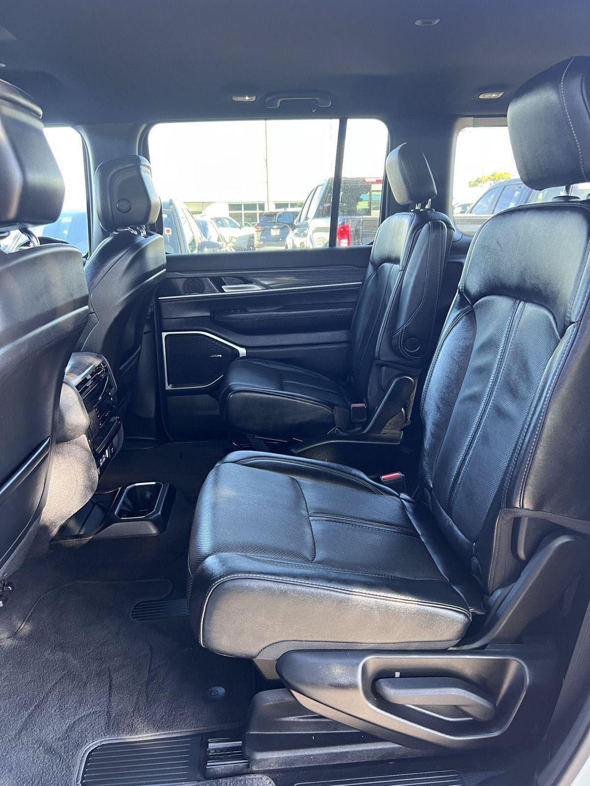 Used 2024 Jeep Wagoneer Series II AWD/4WD image 19