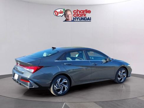 New 2026 Hyundai Elantra Limited FWD image 5