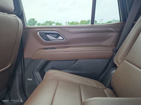 Used 2023 Chevrolet Tahoe High Country AWD/4WD image 11
