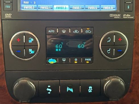 Used 2013 Chevrolet Avalanche LTZ AWD/4WD image 21
