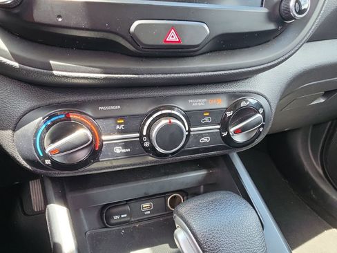 Used 2023 Kia Soul LX w/ LX Technology Package FWD image 22