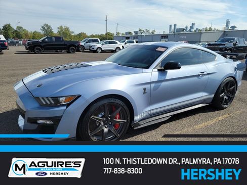 Used 2022 Ford Mustang Shelby GT500 w/ Carbon Fiber Track Pack RWD image 1
