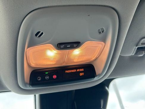 Used 2025 Chevrolet TrailBlazer LT AWD/4WD image 18