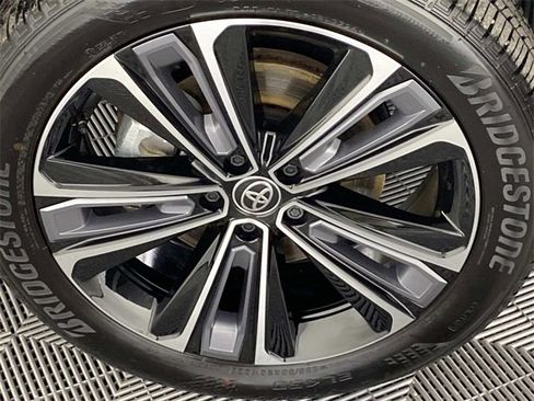 Used 2024 Toyota bZ4X Limited image 29