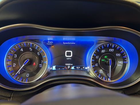 Used 2017 Chrysler 300 C AWD/4WD image 18