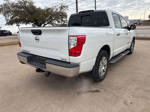 Used 2018 Nissan Titan SV image 7
