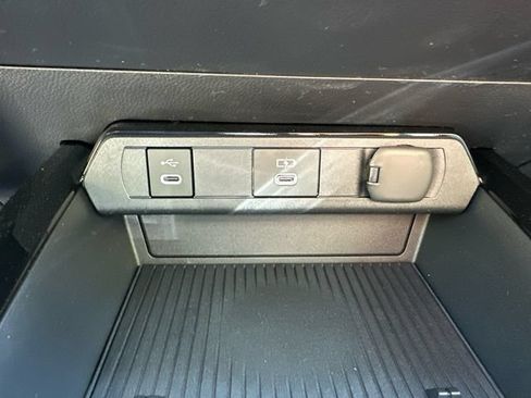 New 2026 Toyota Prius Plug-In Hybrid FWD image 33