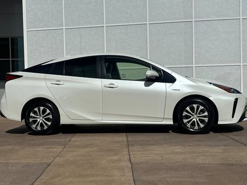 Certified 2020 Toyota Prius LE w/ Carpet Mat Package image 3