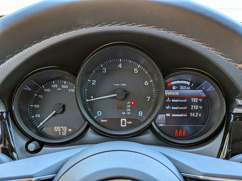 Certified 2025 Porsche Macan AWD/4WD image 11