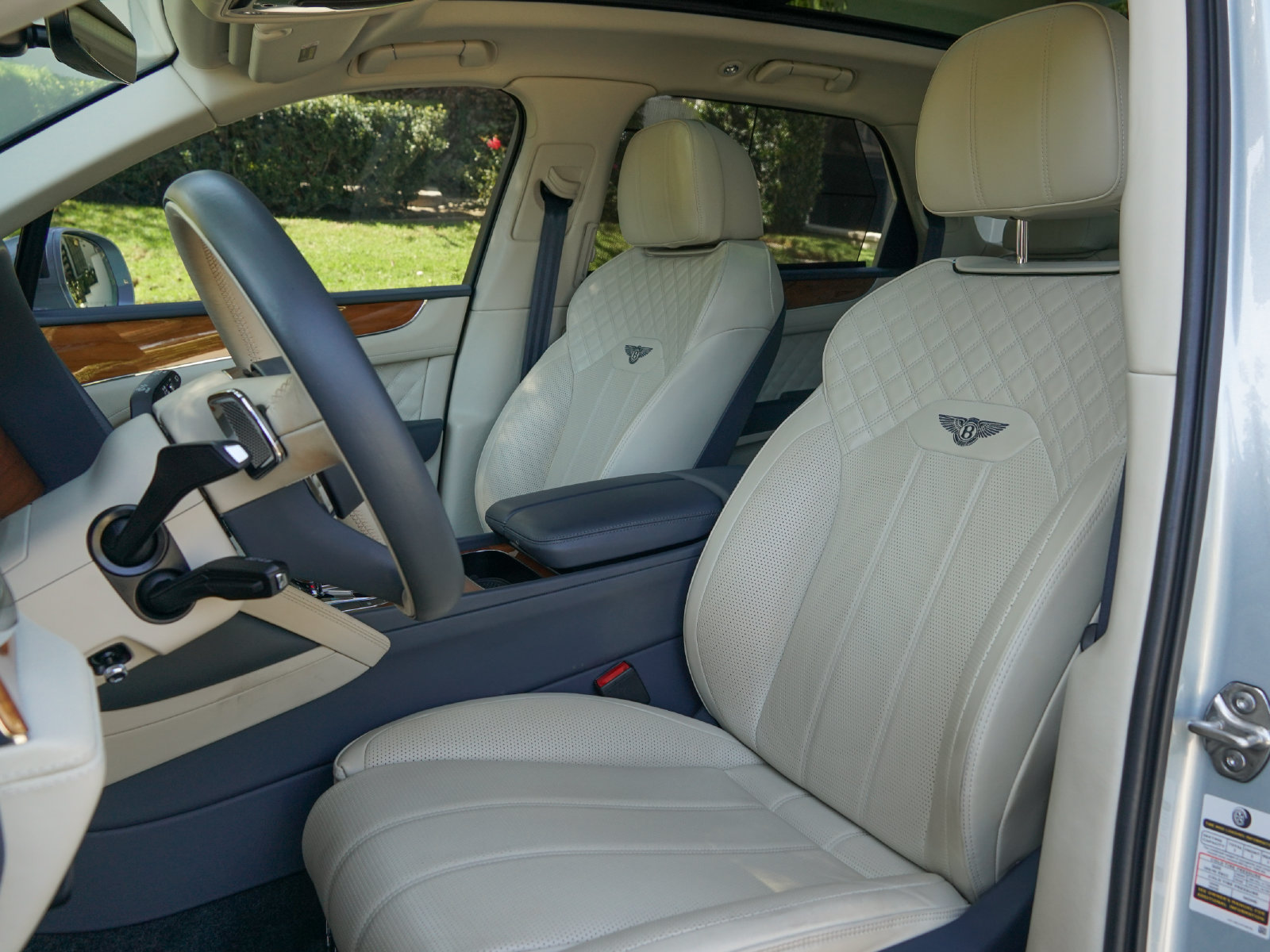 Certified 2023 Bentley Bentayga AWD/4WD image 22