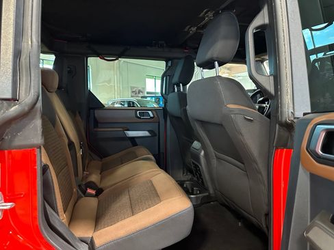 Used 2023 Ford Bronco Outer Banks w/ Sasquatch Package AWD/4WD image 30