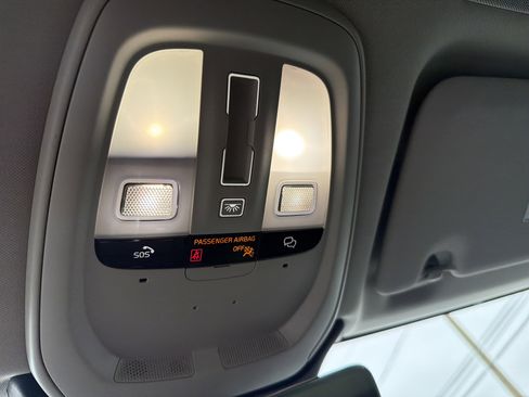 Certified 2025 Volvo XC60 B5 Core image 7