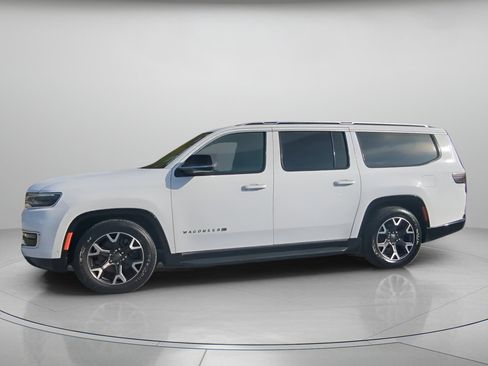 Used 2023 Jeep Wagoneer L Series III w/ Preferred Equipment Group image 12