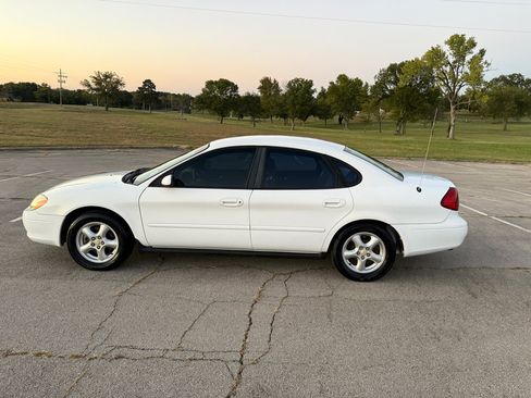 Used 2002 Ford Taurus SE image 3