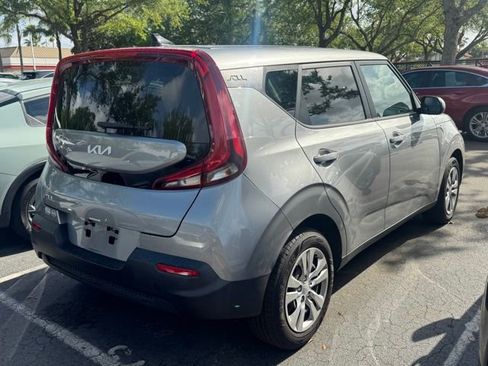 Used 2022 Kia Soul LX image 4