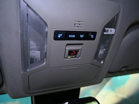 Used 2022 Toyota RAV4 LE image 36