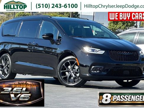New 2026 Chrysler Pacifica Select w/ S Appearance Package FWD image 1